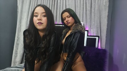 IzaAndMia Webcam Vidéo